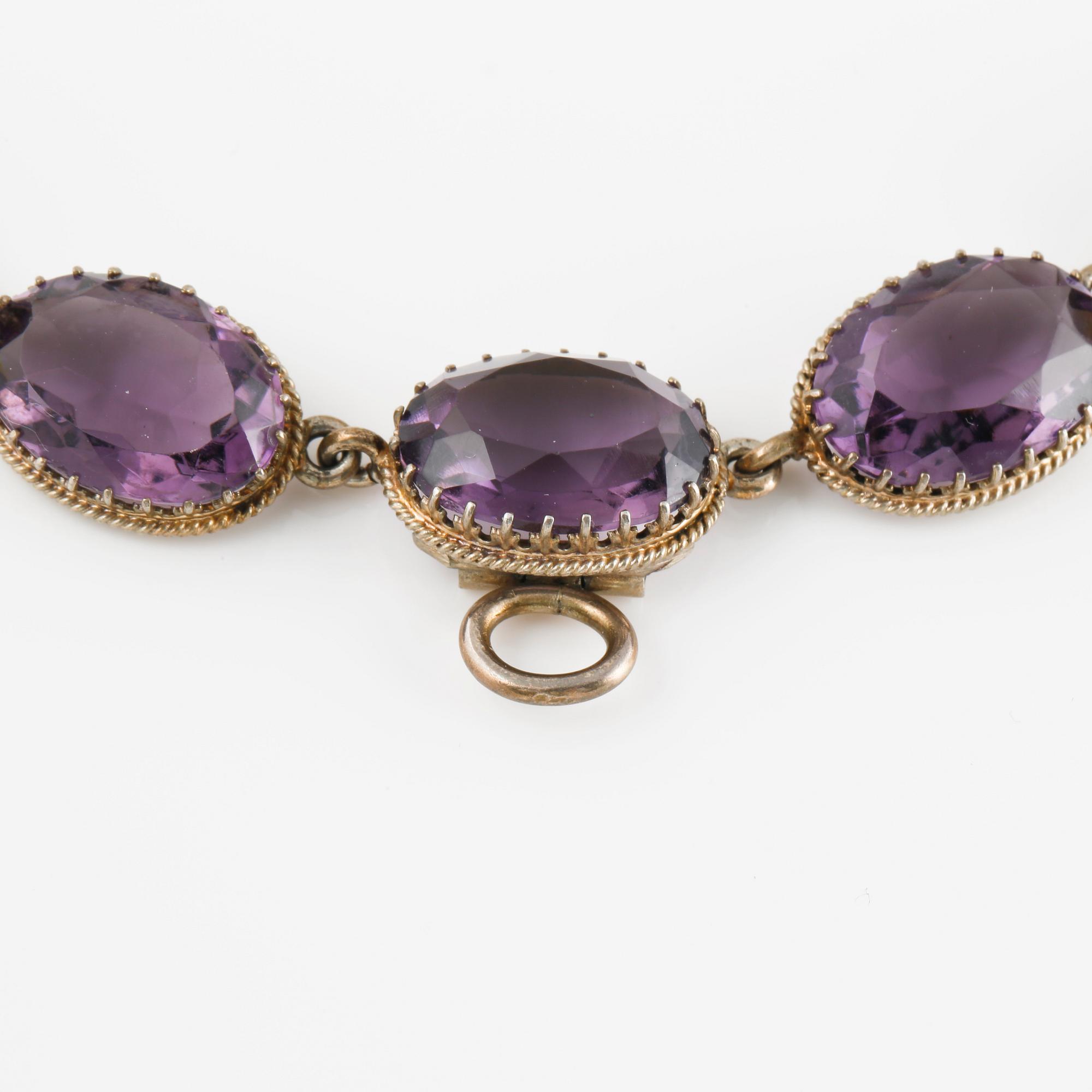 COLLIER, förgyllt silver samt fasettslipade ametister. Vikt 44,9 gram.