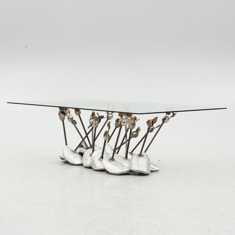 Renaud Vassas, a coffee table.