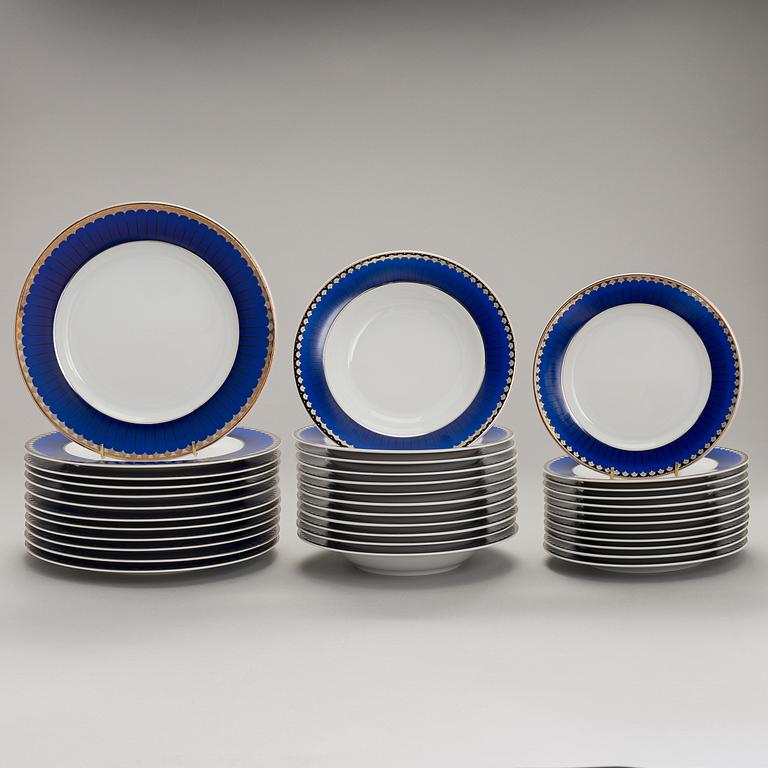 SIGVARD BERNADOTTE, RUOKA-ASTIASTO, 76 osaa, posliinia, "Christineholm".