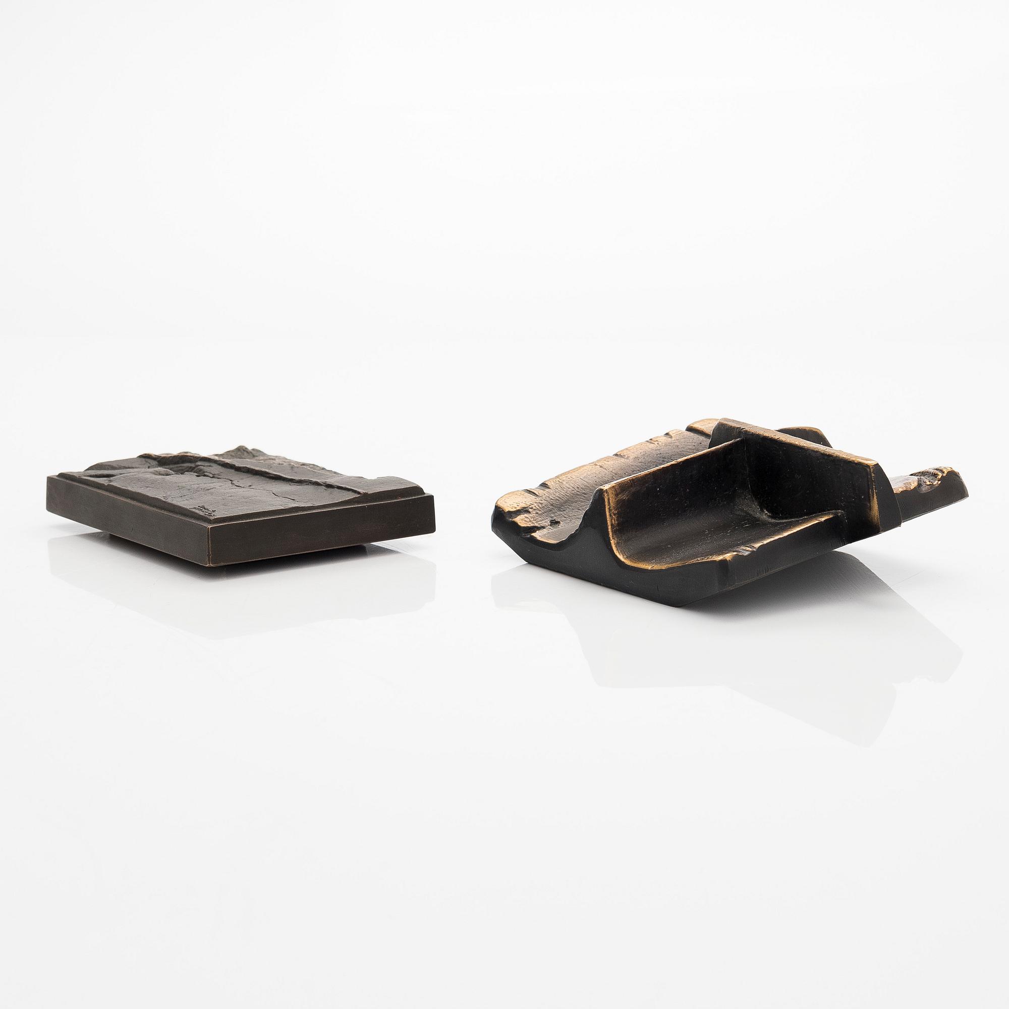 Kimmo Pyykkö, a set of two bronze reliefs.