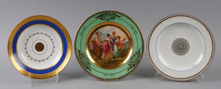 TALLRIKAR, 3 st, porslin, bl a Wien. 1800-1900-tal.
