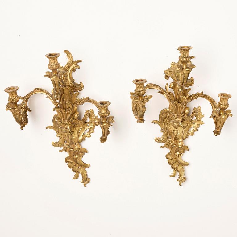 Appliquer, ett par, för tre ljus, omkring år 1900, Louis XV-stil.