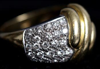 RING, guld samt diamanter.