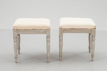 TABURETTER, ett par. Gustaviansk stil, 1800-talets slut.