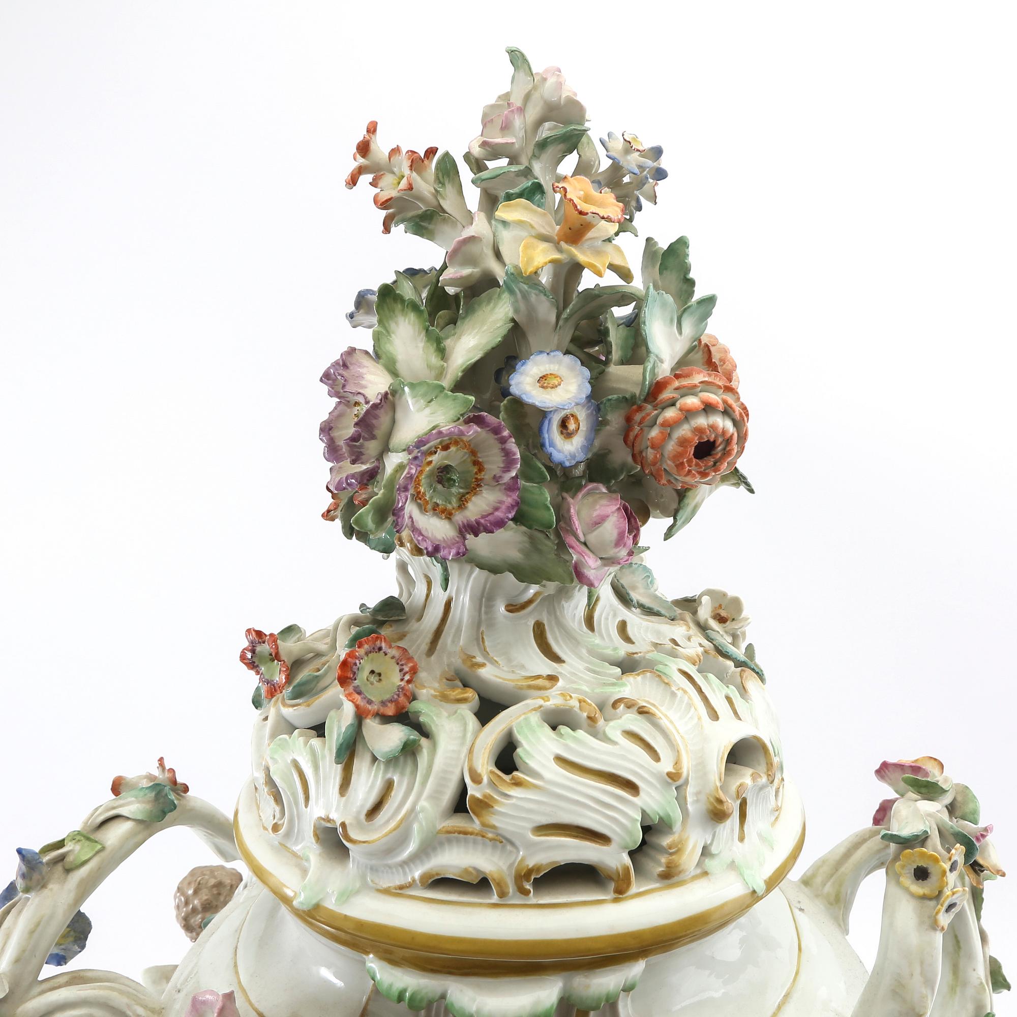 Pottpurri-urna Meissen  rokoko-stil 1910/20-tal.