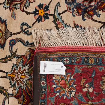 MATTA, sannolikt old, Ghom, part silk, ca 354 X 236 cm.