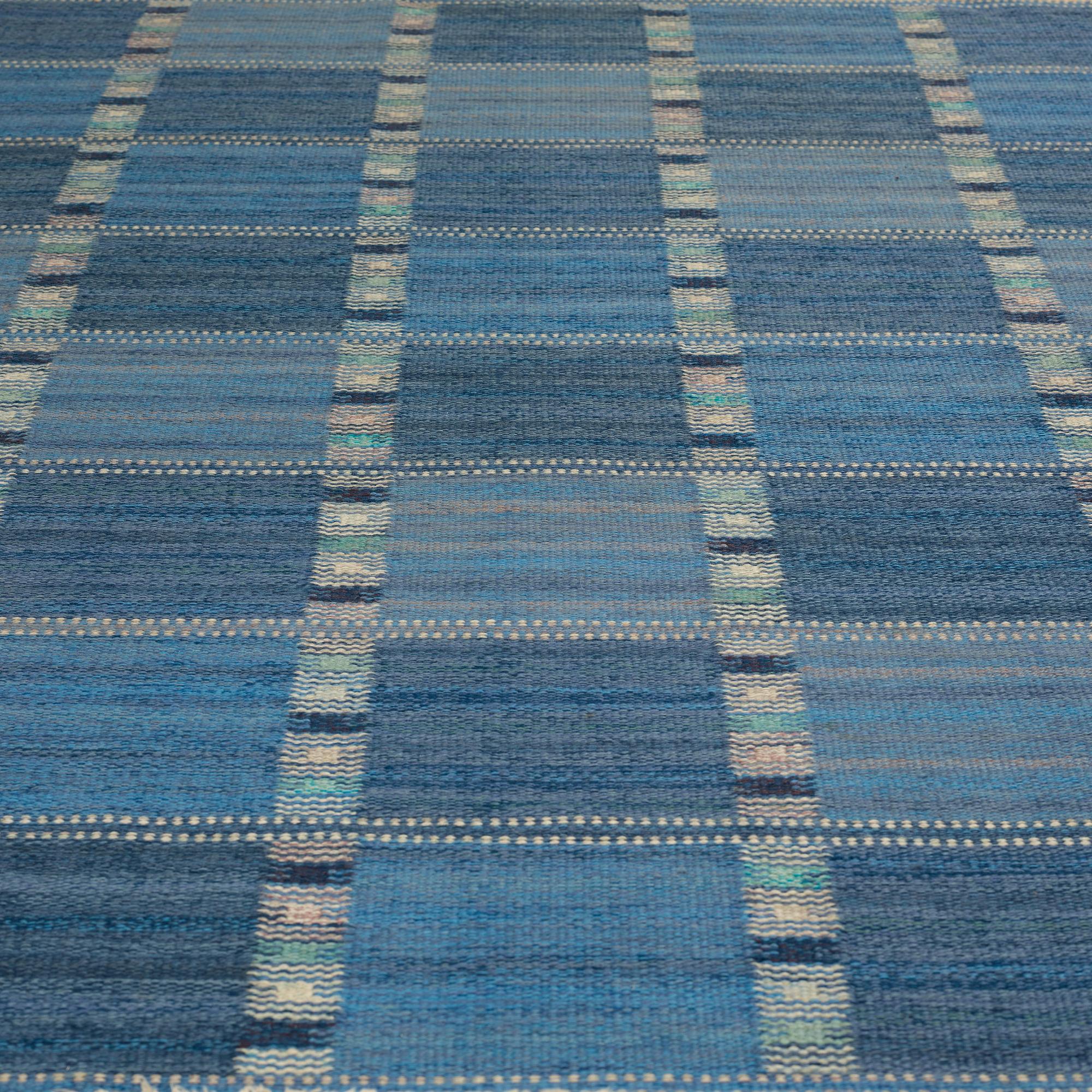 MATTA, "Falurutan starkblå", rölakan, ca 196,5 x 139,5 cm, signerad AB MMF BN.