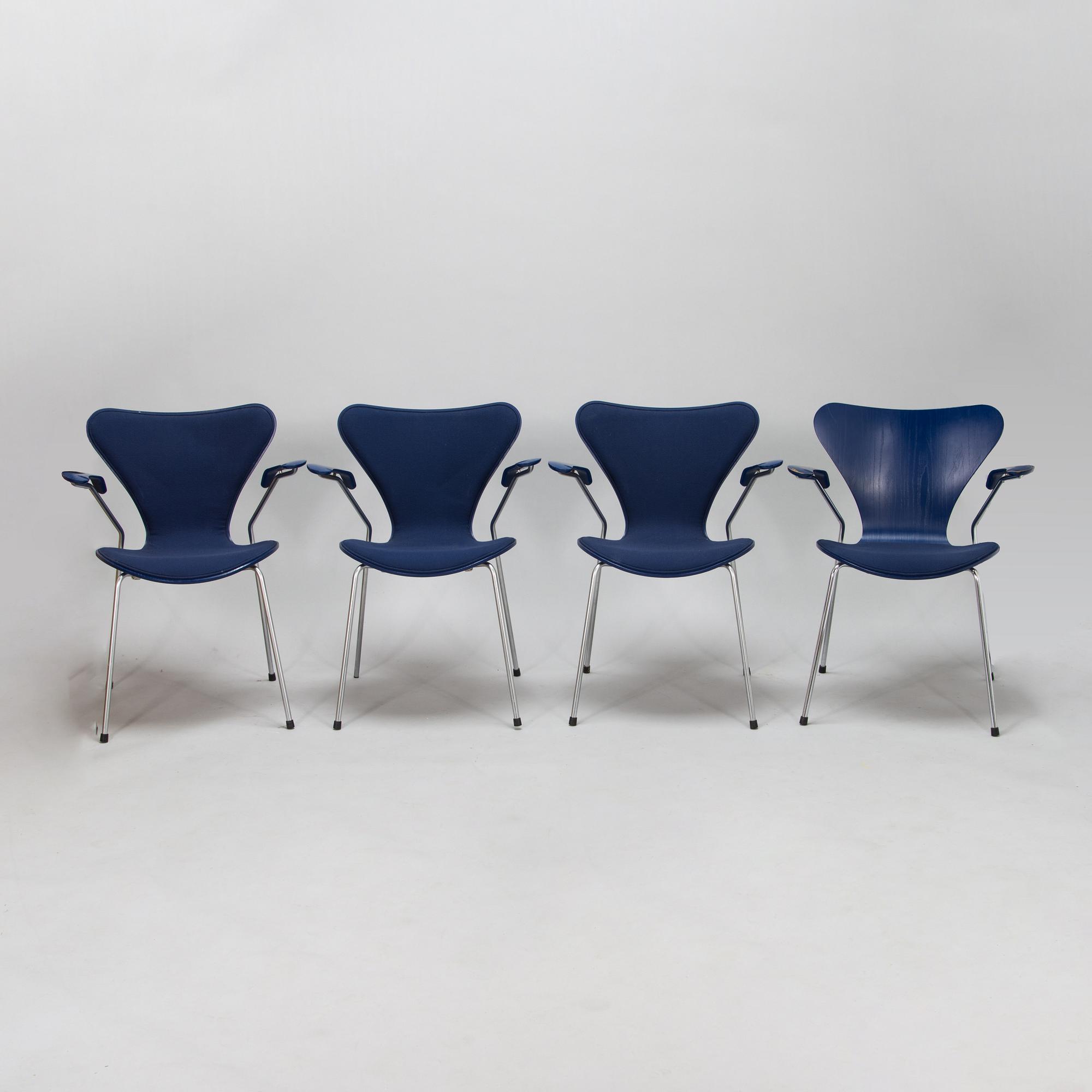 Arne Jacobsen, tuoleja 3+1, "Sjuan", Fritz Hansen, Tanska,1999-2001.