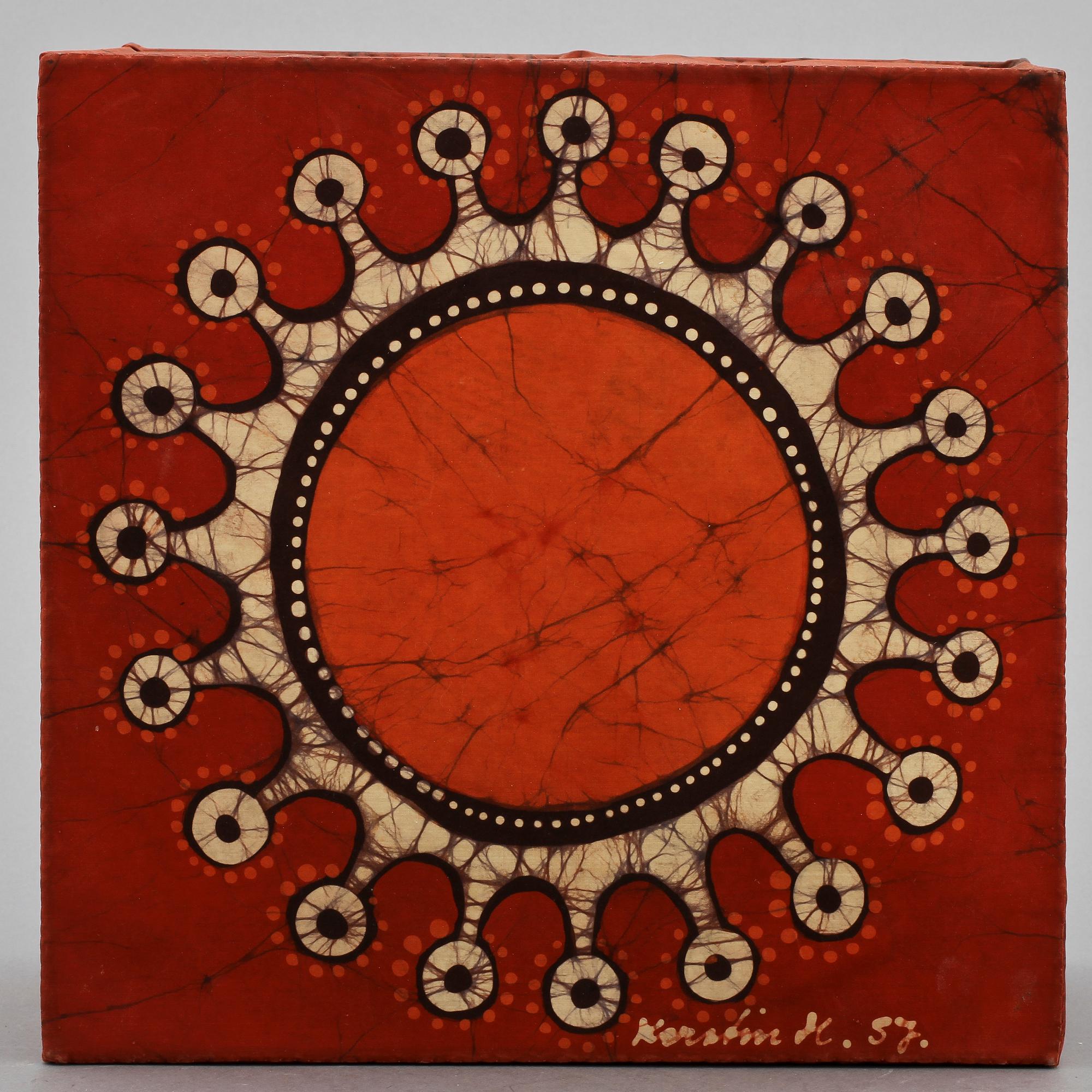 VÄGGLAMPA, sign Kerstin H 57, 1900-talets fjärde kvartal.