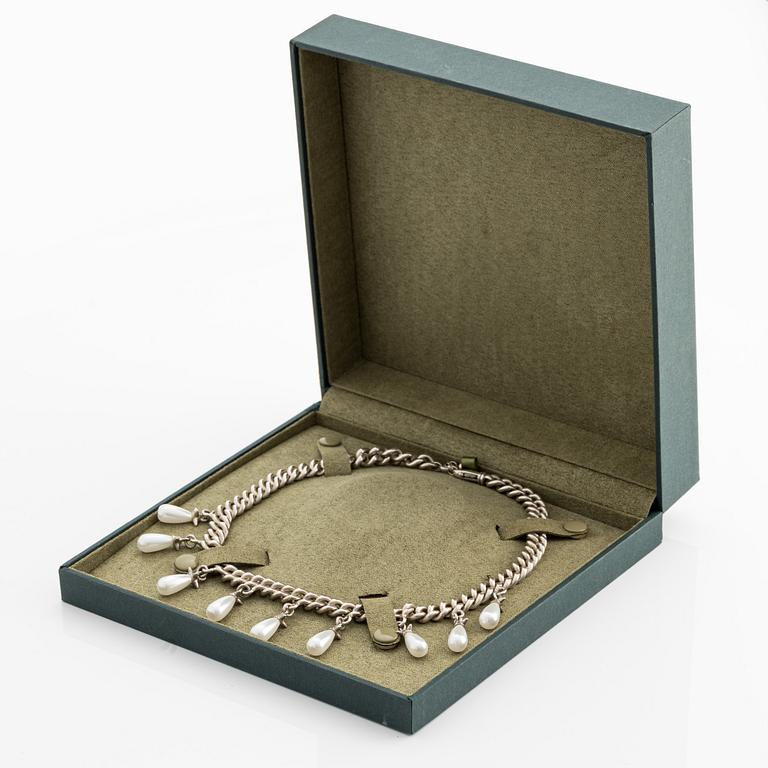 Maria Nilsdotter, collier, "Chunky Chain Pearls Necklace".