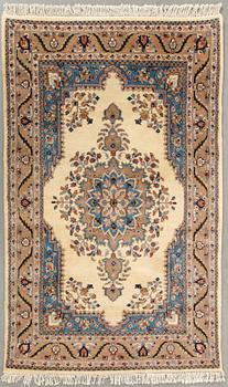 MATTA orientalisk ca 189 x 118 cm.