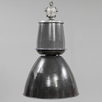 TAKLAMPA, 1900-talets mitt. Höjd ca 85 cm.