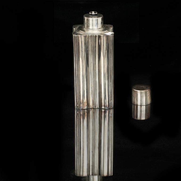 SHAKER, silver, C G Hallberg, Stockholm 1949. Vikt c:a 680 g.