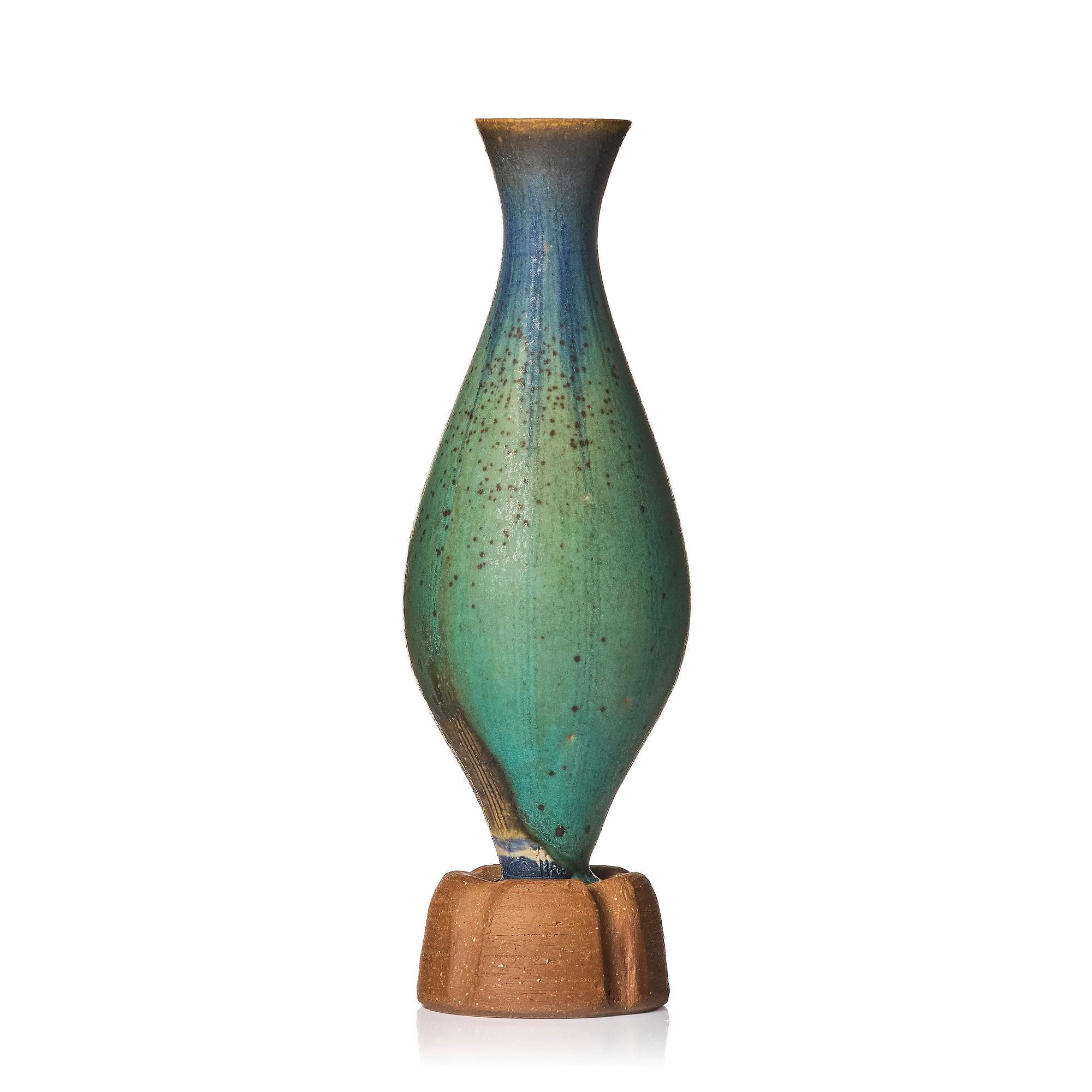 Wilhelm Kåge, a Farsta Spirea stoneware vase, Gustavsberg Studio 1957.