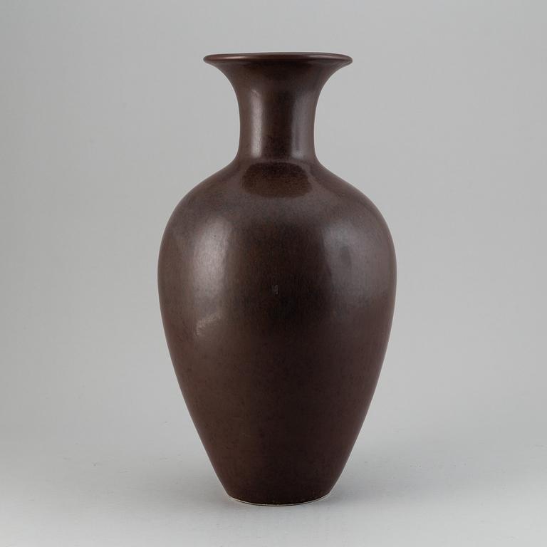 GUNNAR NYLUND, a stoneware vase, Rörstrand, Sweden 1950-60's.