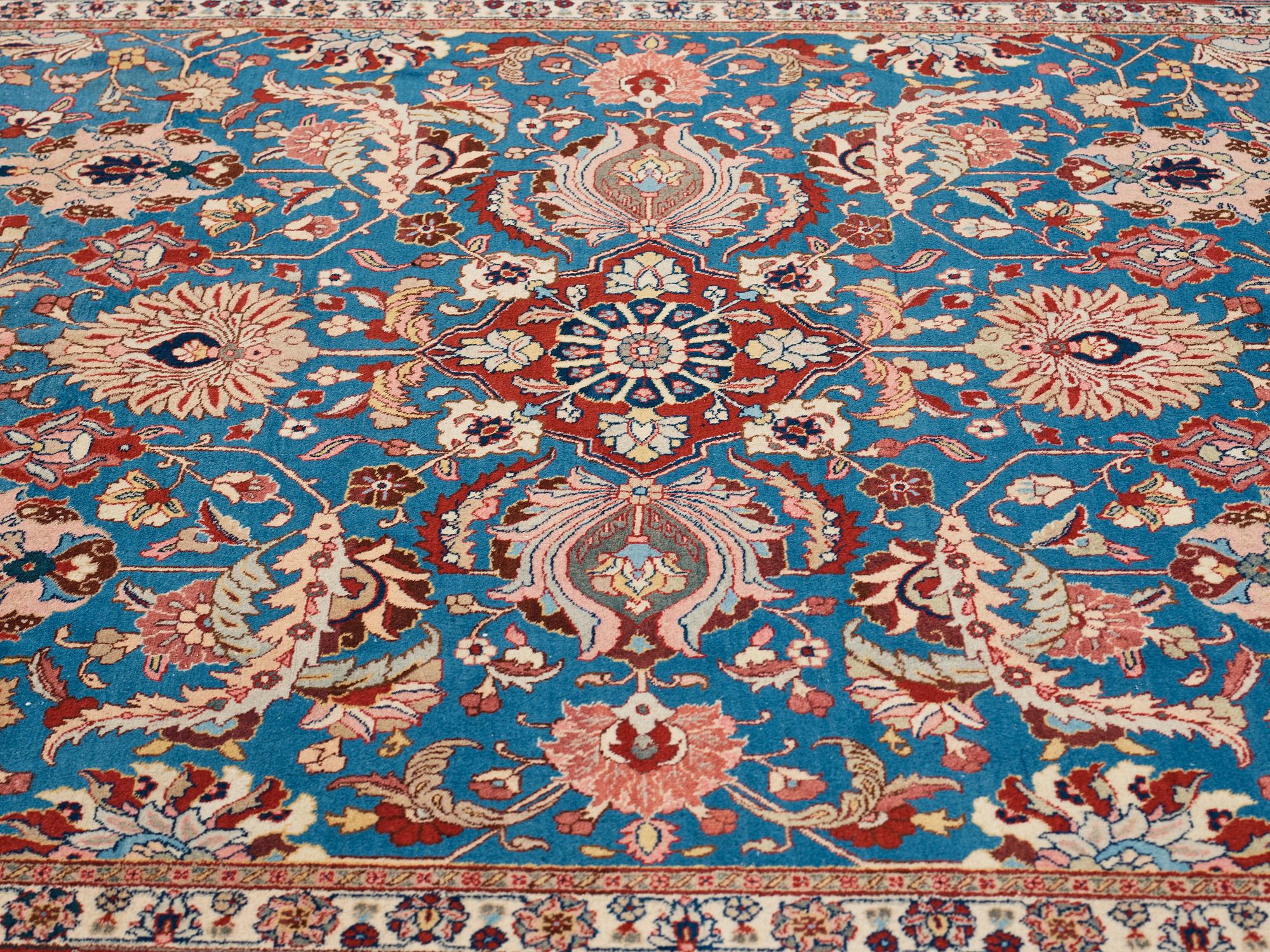 MATTO, a semi-antique Tabriz, ca 359,5 x  259 cm.