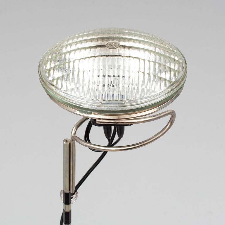 ACHILLE & PIER GIACOMO CASTIGLIONI, golvlampa/uplight, "Toio",  för Flos, Italien, 1900-talets andra hälft.