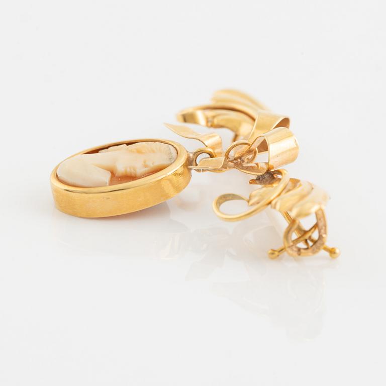 18K gold and shell cameo brooch.