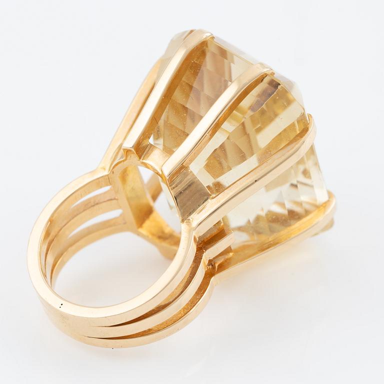 Ring, cocktail ring, 18K gold with large citrine.