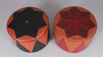 SITTPUFFAR, 2 st, 1900-talets andra hälft.