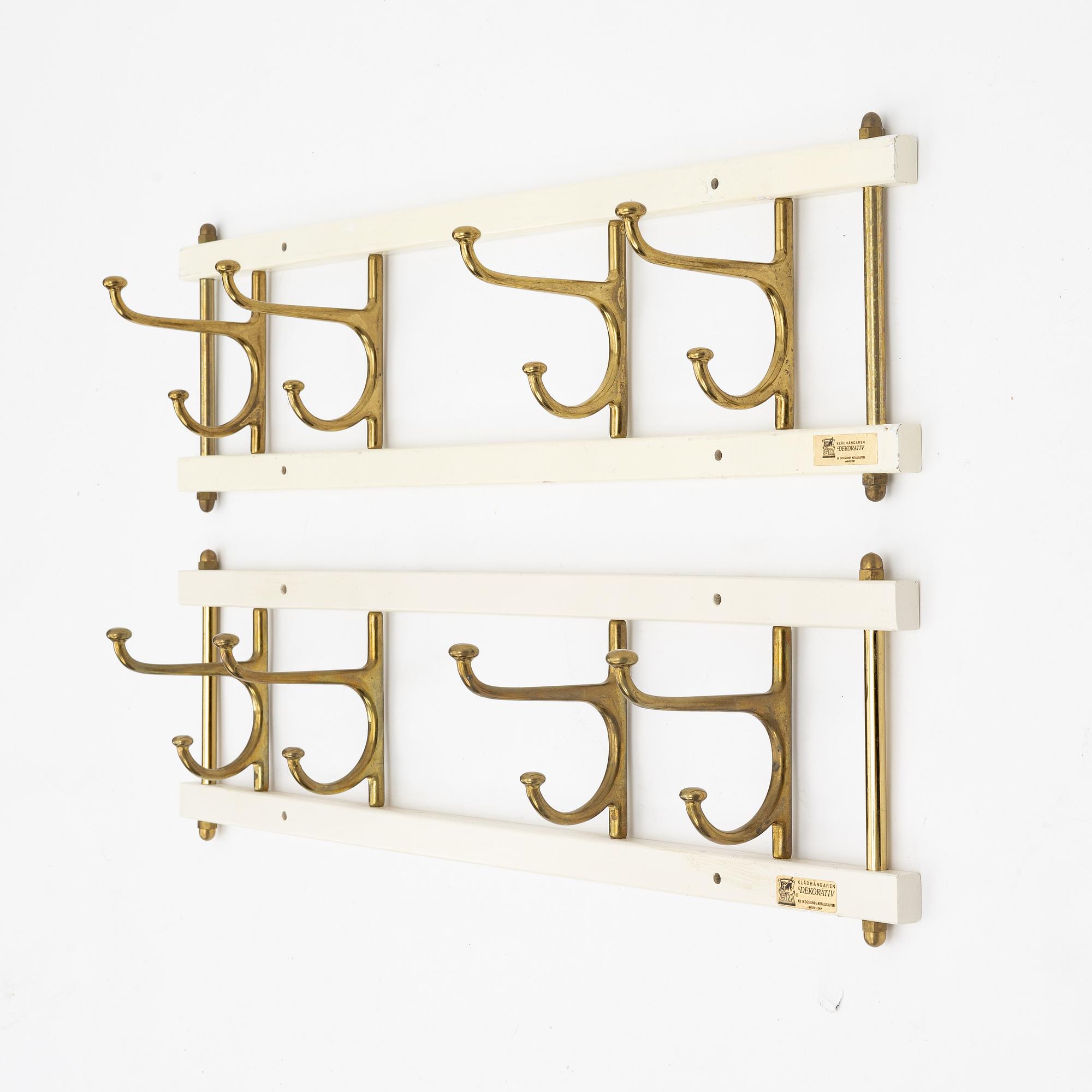 Klädhängare, ett par, "Dekorativ", Skoglunds metallgjuteri, Anderstorp, 1950-/60-tal.