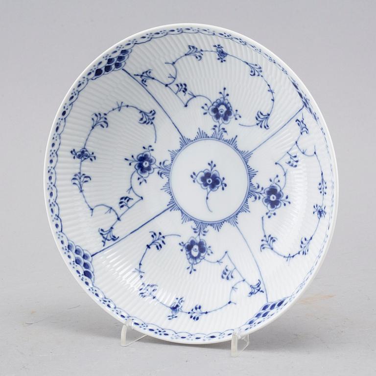 A porcelain tableware set of 69 pcs, "Musselmalet" by Royal Copenhagen, second half of the 20th century.