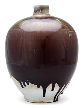 956. A porcelain vase attributed to Friedl Holzer-Kjellberg, Arabia, Finland, not signed.