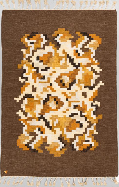A CARPET, "Korall", flat weave. Signed V around 245 x 142 cm.