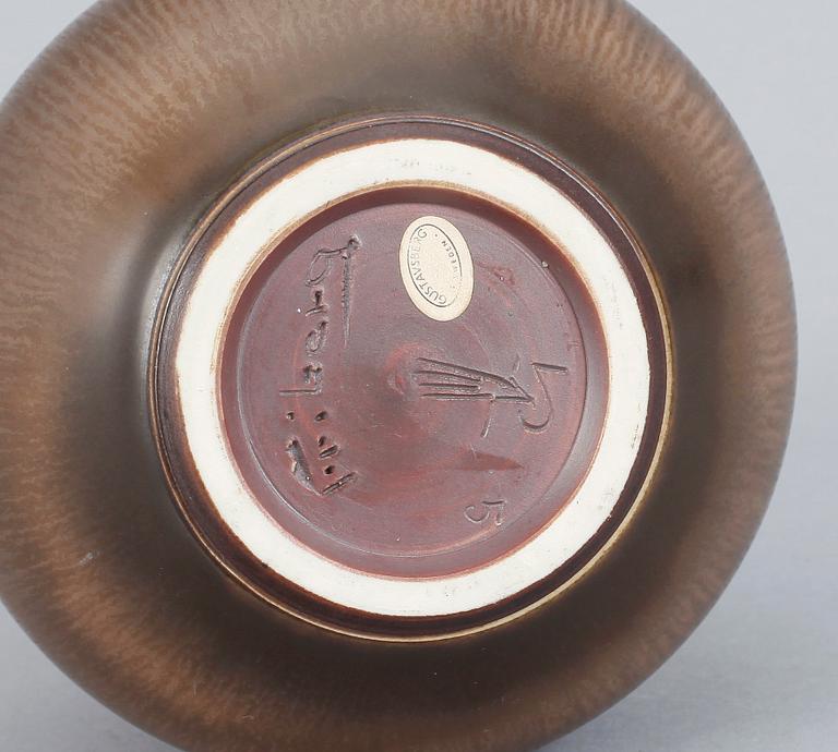 BERNDT FRIBERG, stengods, signerad undertill med studiohanden.