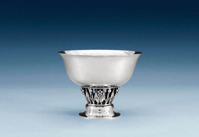 A GEORG JENSEN sterling bowl, Copenhagen 1945-77, sterling, design nr 197B.