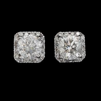 ÖRHÄNGEN, 1 par, 18K vitguld, diamanter tot ca 1.63 ct.