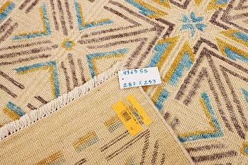 Matta, Marocko, modern design, ca 287 x 253 cm.