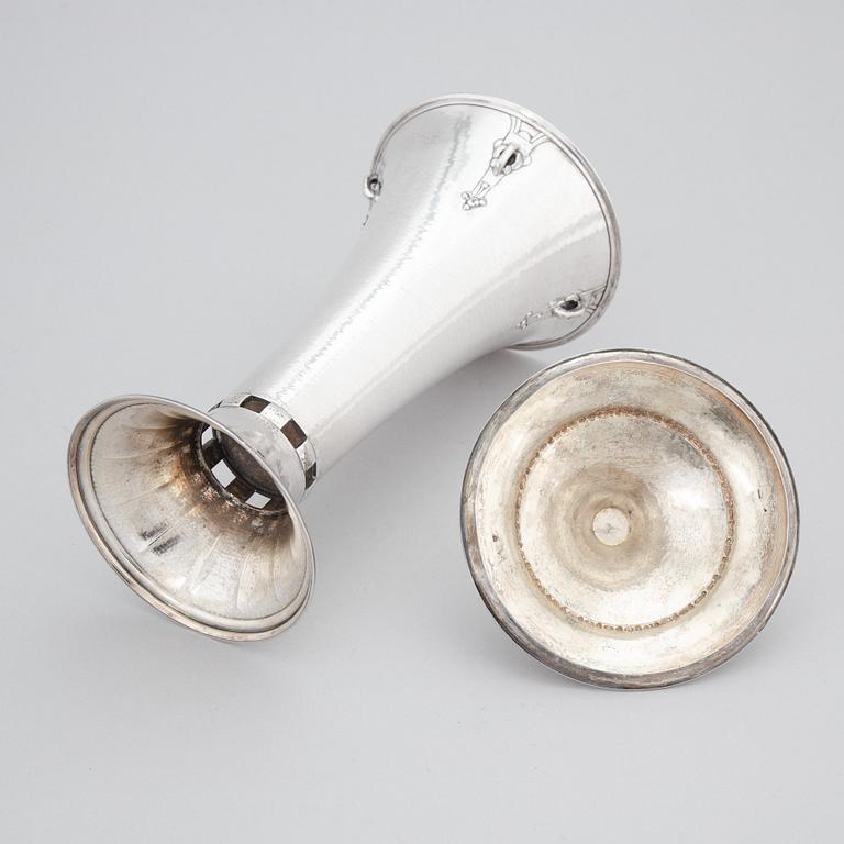 Pokal med lock, silver, 1900-tal, stämplad EM O Möller.