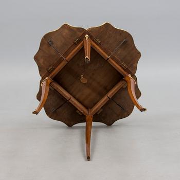 KLAFFBORD, rokokostil 1900-talets första hälft.
