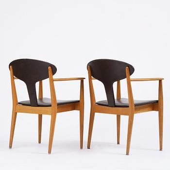 Carl-Axel Acking, tillskrivna, karmstolar ett par, enligt uppgift utförda för kommunfullmäktige i Åhus, av Åhmans, 1950-tal.