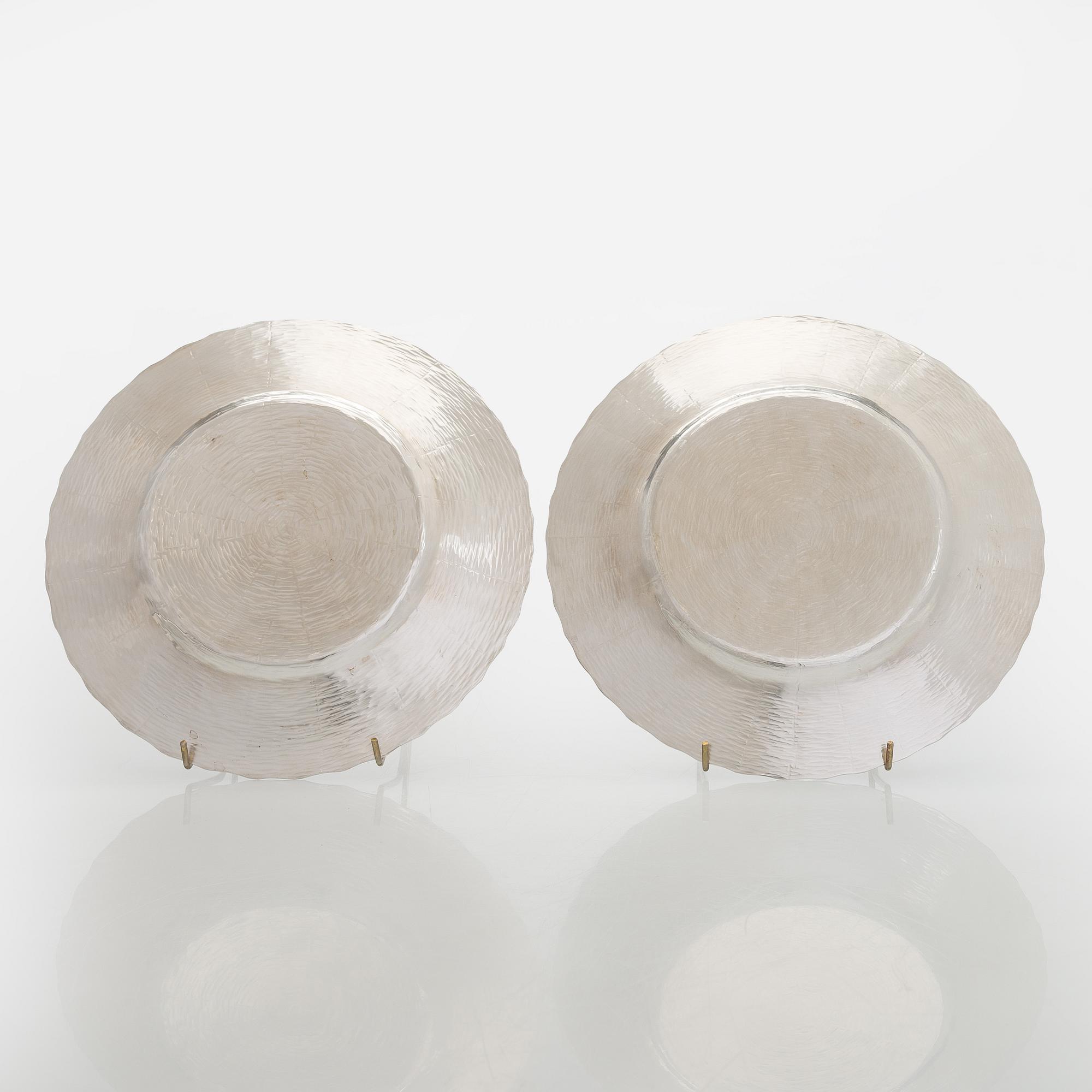 Tapio Wirkkala, lautasia, 6 kpl, hopeaa, TW 140, Kultakeskus, Hämeenlinna 1976-79.