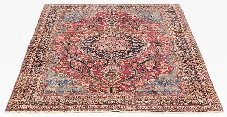 An antique / semi-antique Birjand rug, ca 205 x 133 cm.