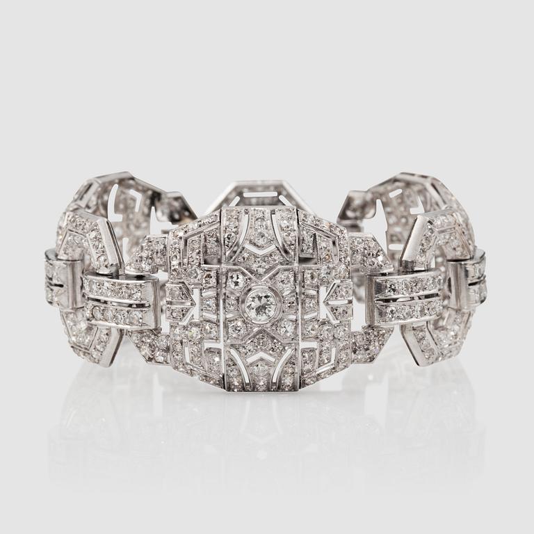 ARMBAND, platina, Art Déco, med gammalslipade diamanter totalt ca 10.50 ct. Vikt ca49g.