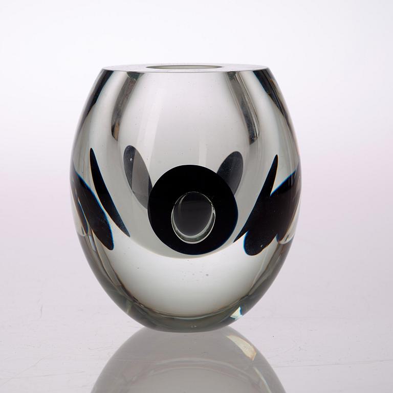 Av Timo Sarpaneva 'Claritas' glass vase, Iittala, Finland 1986.