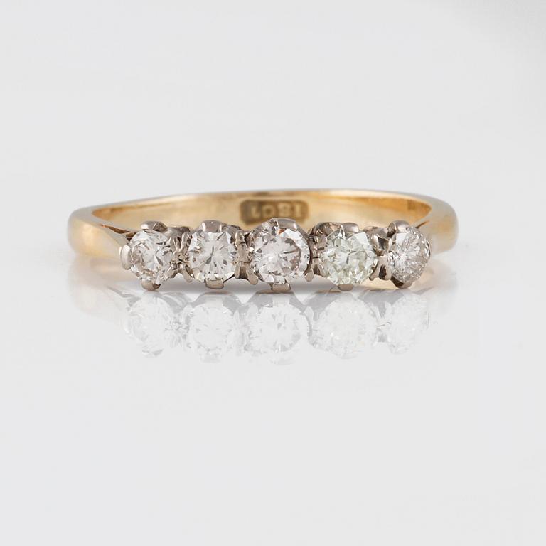 RING, 18K guld med 5 briljantslipade diamanter ca 0.35 ct. Vikt 2,5 gram.