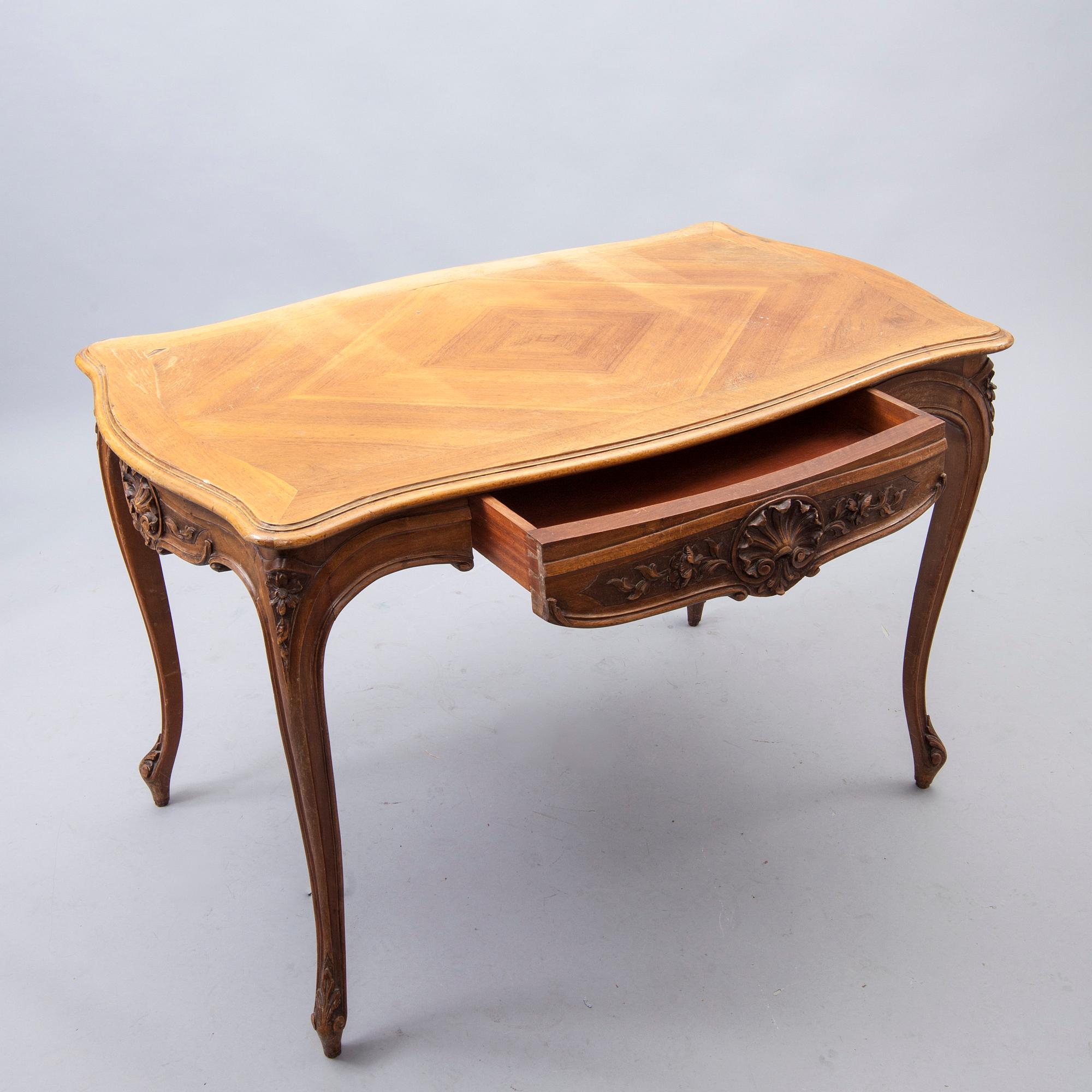 SKRIVBORD, rokokostil, 1900-talets första hälft.