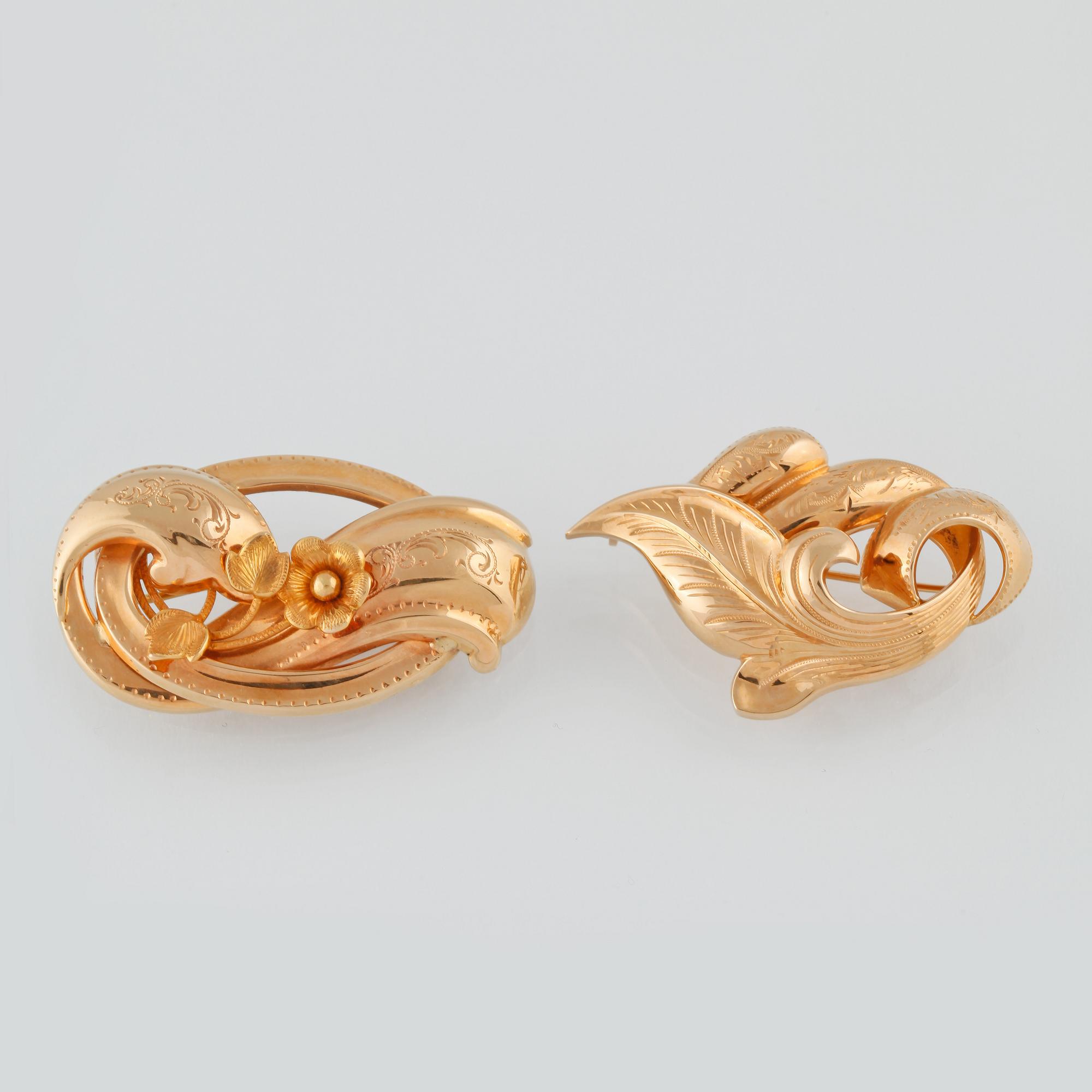 BROSCHER, 2 st, 18K guld, Gustav Dahlgren & Co Malmö, 1957 respektive Guldvaruhuset, Köping. Vikt 11,4 gram.