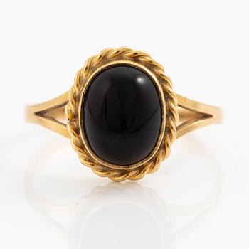 Ring 18K gold with black stone.