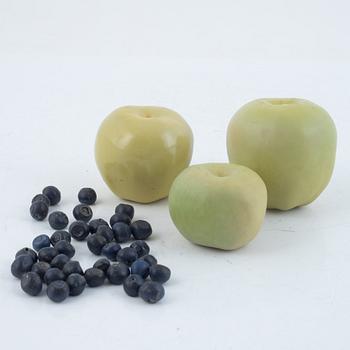 Ingrid Herrlin, stoneware figurines, three apples and blueberries.