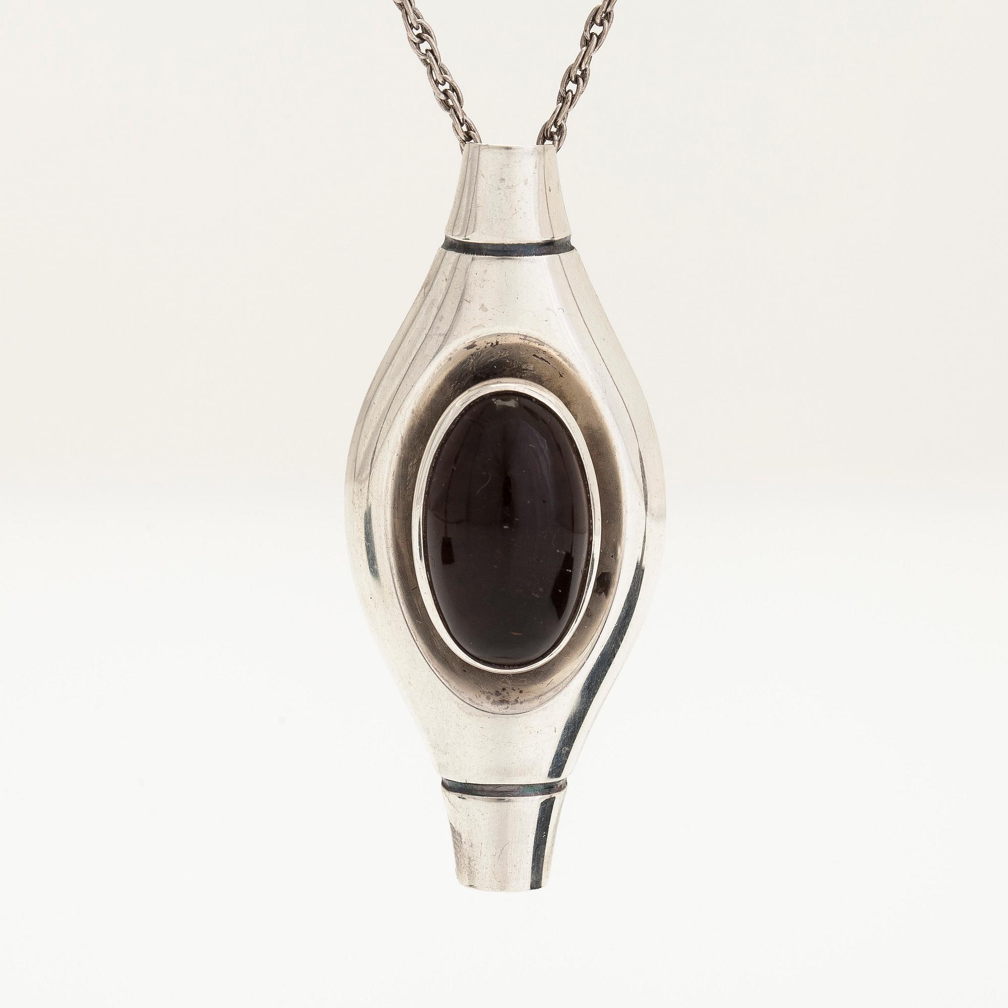 Elis Kauppi, a silver pendant/brooch. Kupittaan Kulta, Turku 1960. With sterling silver chain.