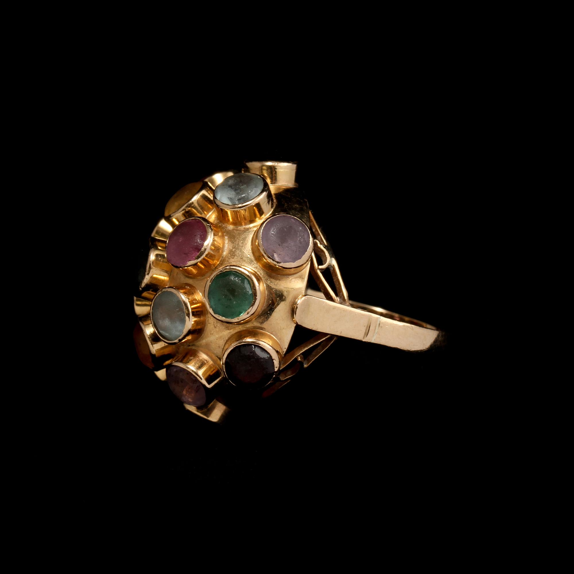 HÄNGE SAMT RING, 18k guld samt fasettslipat olikfärgat glas. Total vikt 26 g.