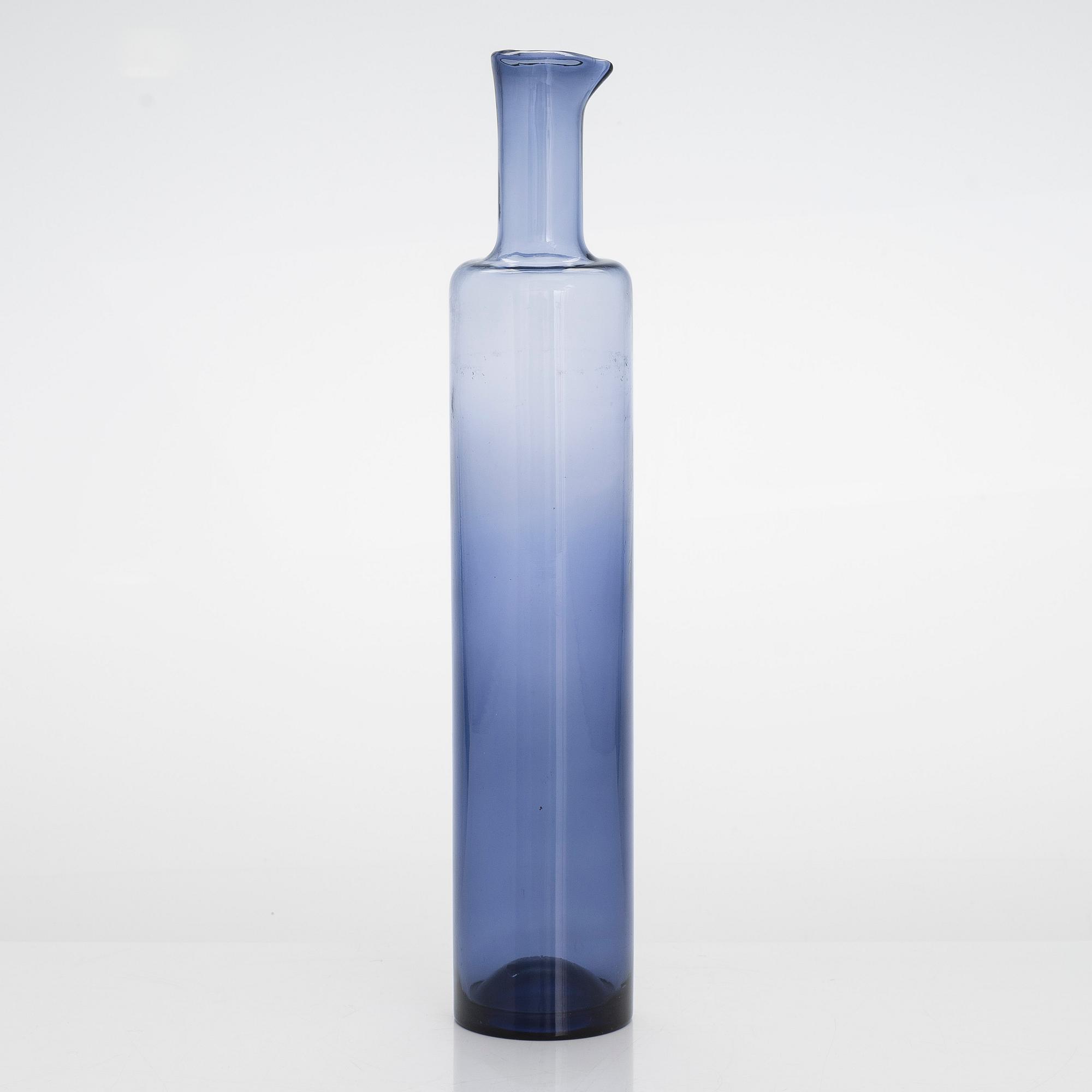 Nanny Still, a glass bottle signed Riihimäen Lasi O.Y Nanny Still.