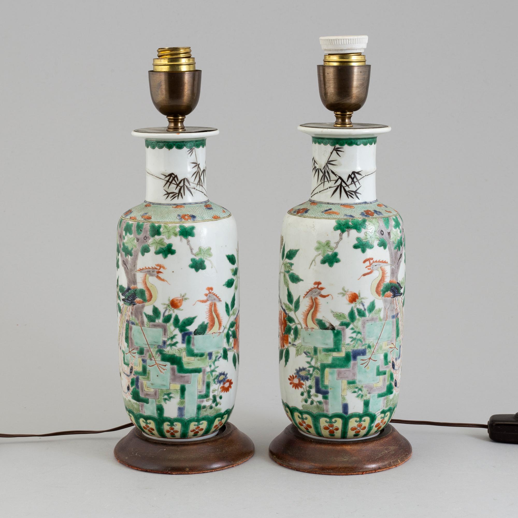 A PAIR OF CHINESE PORCELAIN TABLE LAMPS, 20th century.