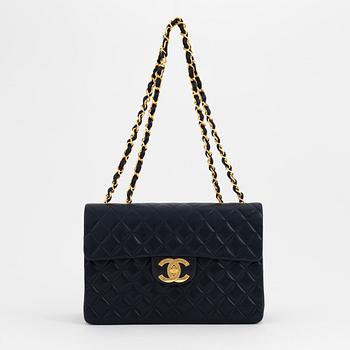 Chanel, väska "Maxi flapbag", 1991-1994.