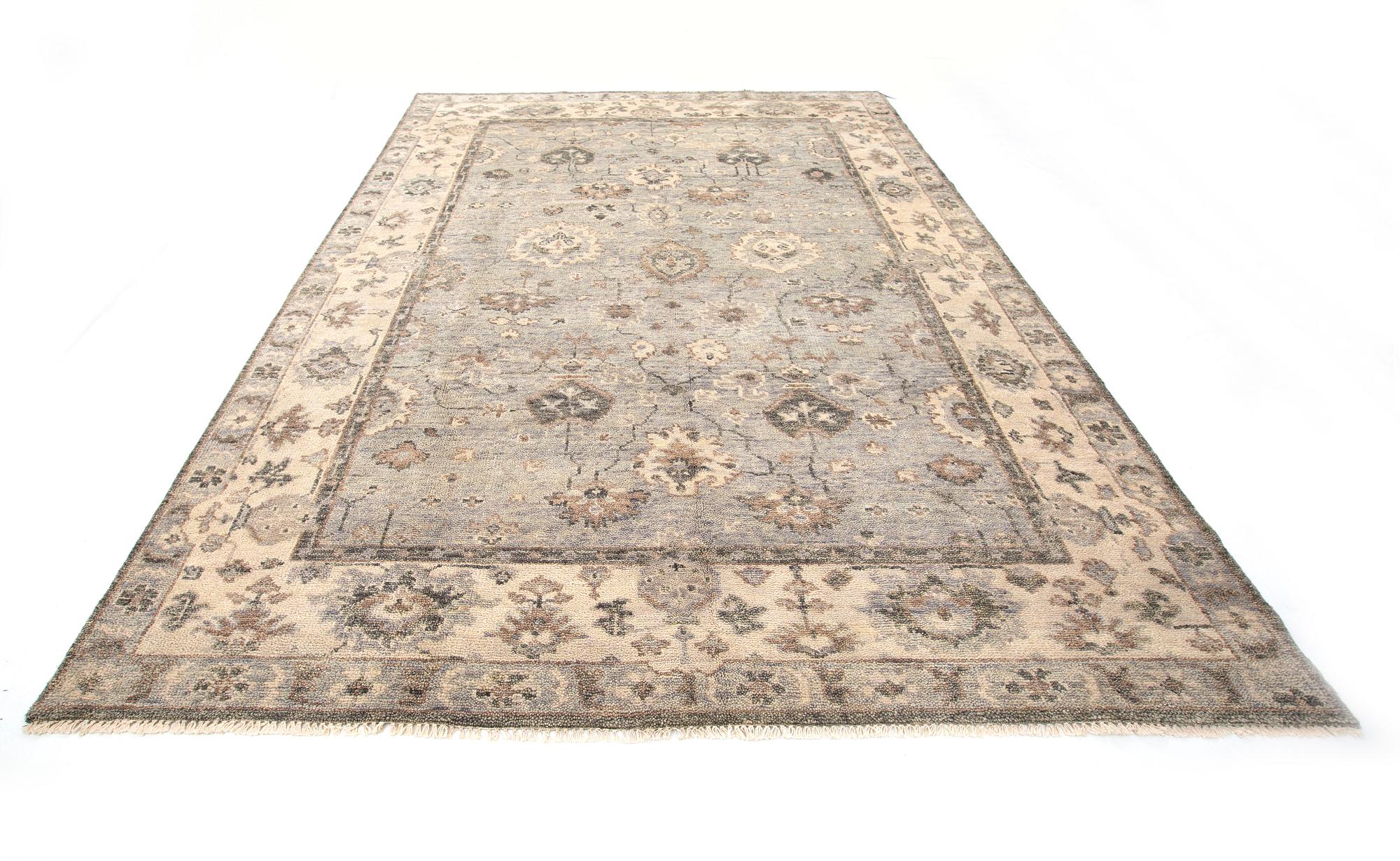 A carpet, Ziegler Design, ca 371 x 253 cm.